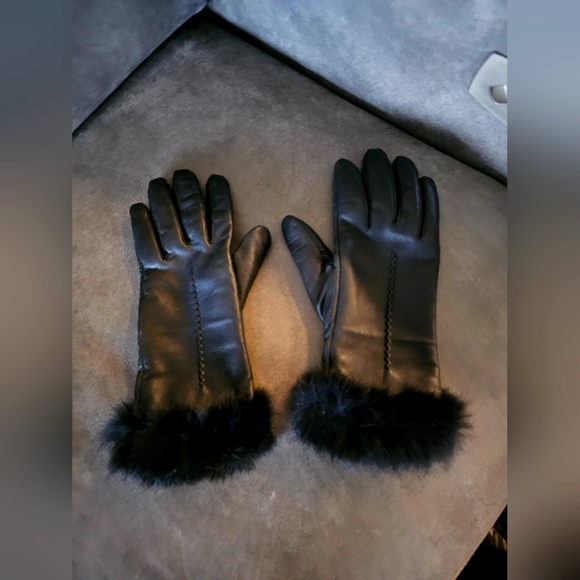Danier Leather Gloves -Small - Picture 1 of 3
